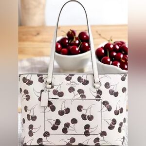 🍒Coach Station Tote Bag With Cherry Print. Brand New!!🍒